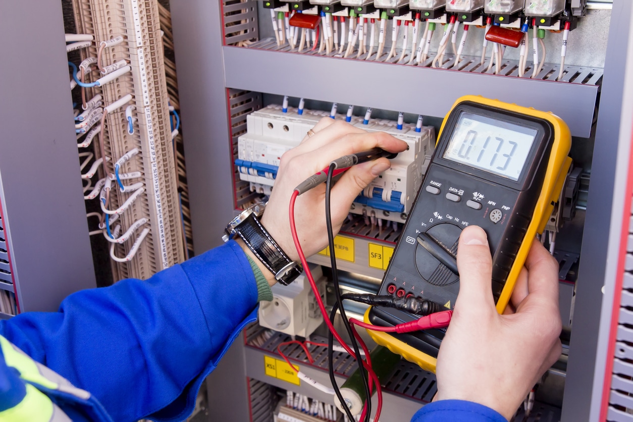 Instalación y reparación de tableros eléctricos en Santiago